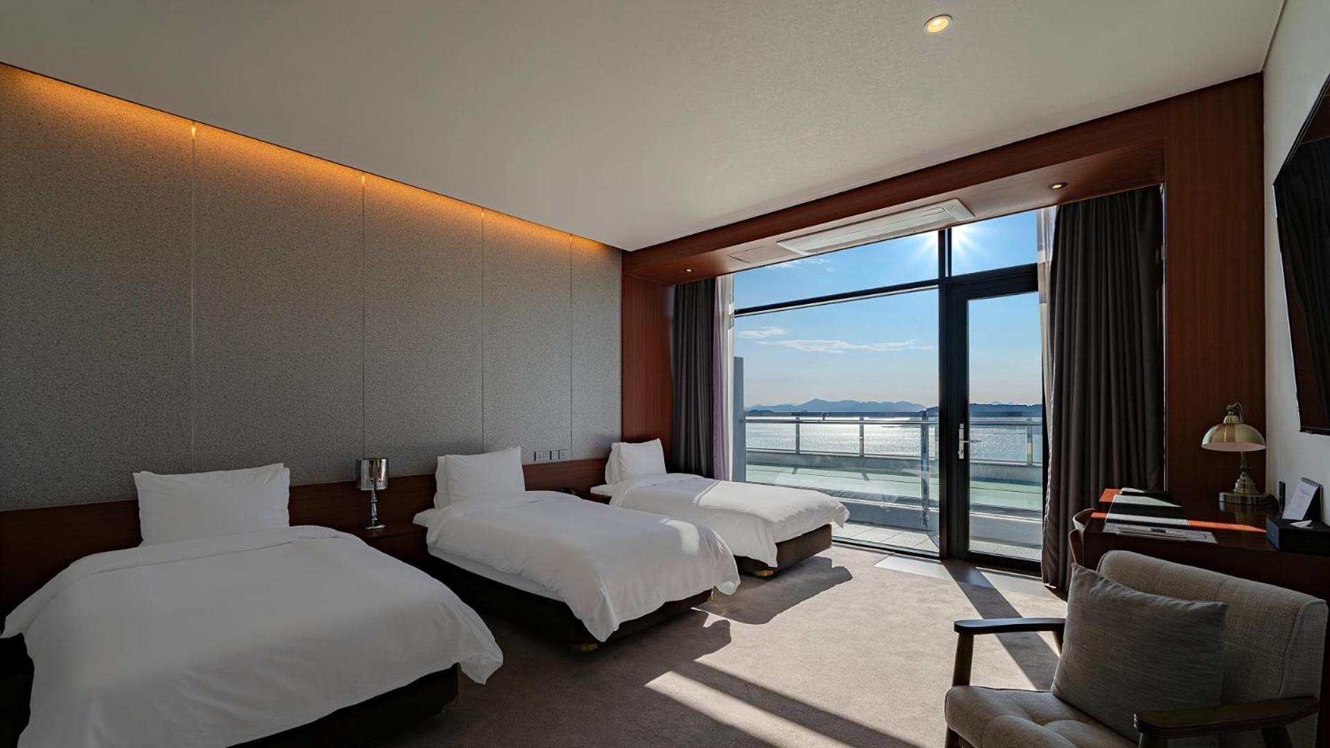 Hotel Jcs Yeosu Eksteriør billede